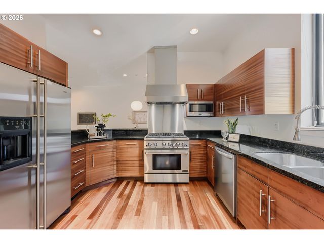 1616 Nw RIVERSCAPE St, Portland, OR 97209