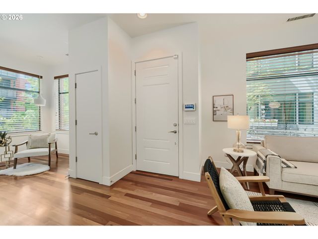 1616 Nw RIVERSCAPE St, Portland, OR 97209