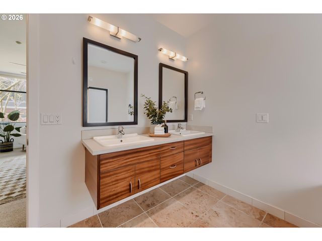 1616 Nw RIVERSCAPE St, Portland, OR 97209