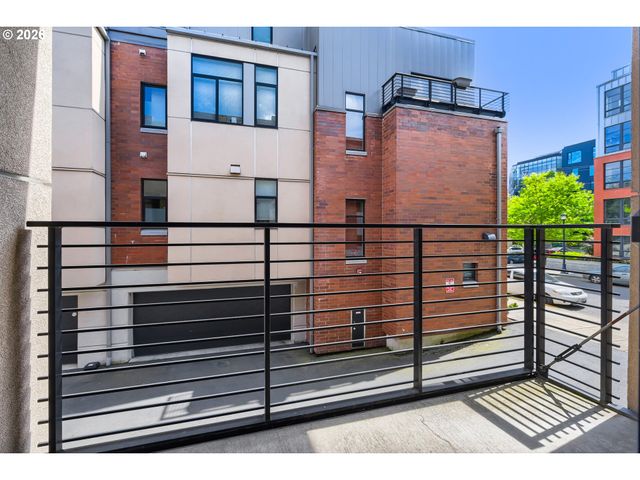 1616 Nw RIVERSCAPE St, Portland, OR 97209