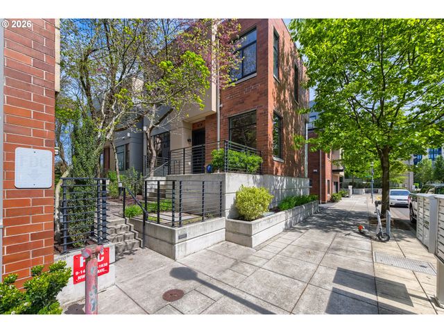 1616 Nw RIVERSCAPE St, Portland, OR 97209