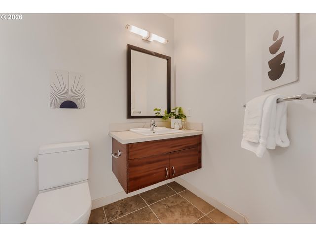 1616 Nw RIVERSCAPE St, Portland, OR 97209