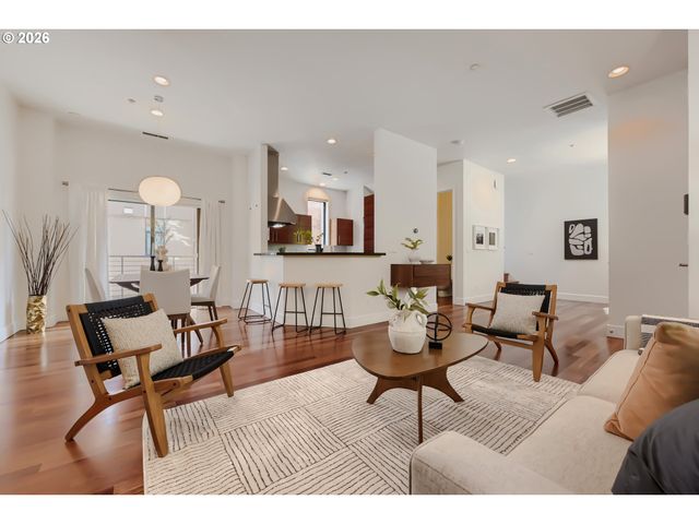 1616 Nw RIVERSCAPE St, Portland, OR 97209