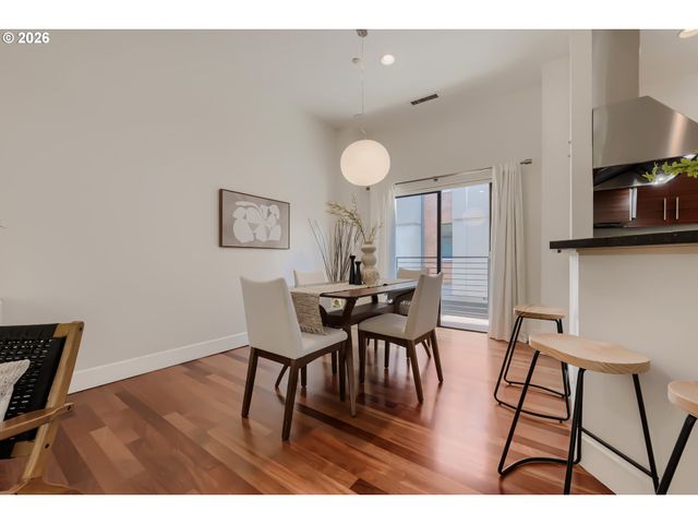 1616 Nw RIVERSCAPE St, Portland, OR 97209