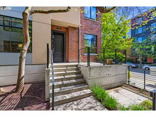 1616 Nw RIVERSCAPE St, Portland, OR 97209