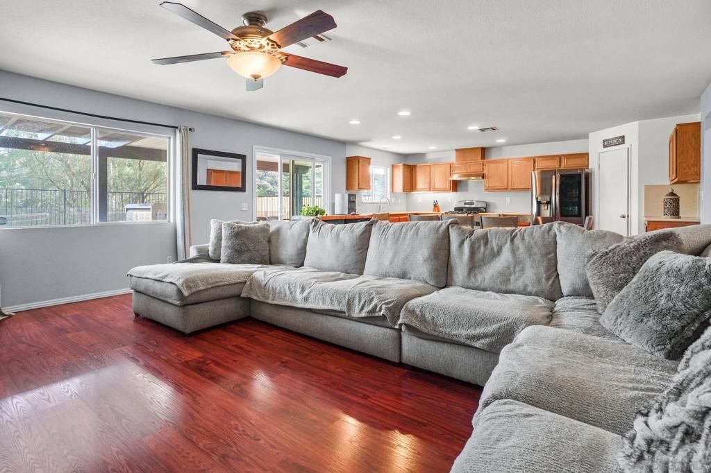 Image 10 of property listing at 5031 Cimarron Way, San Diego, CA 92154