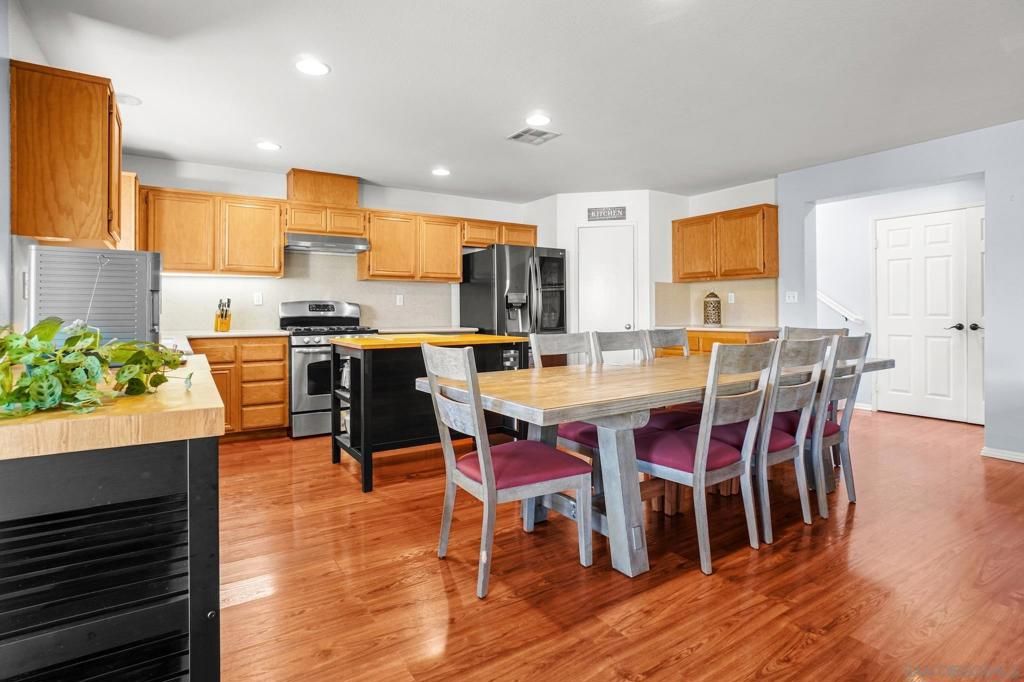 Image 5 of property listing at 5031 Cimarron Way, San Diego, CA 92154