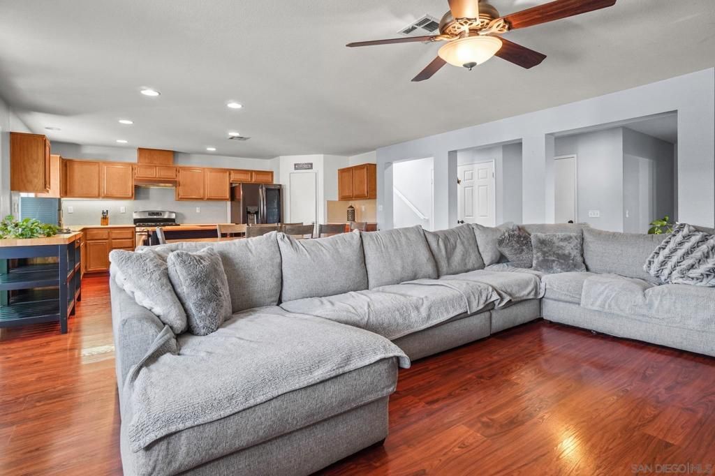 Image 9 of property listing at 5031 Cimarron Way, San Diego, CA 92154