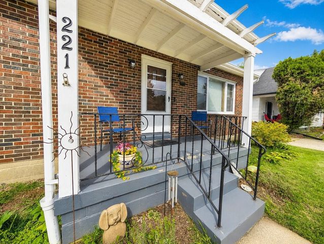 221 W Parkwood Avenue, Springfield, OH 45506