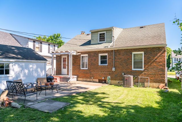 221 W Parkwood Avenue, Springfield, OH 45506