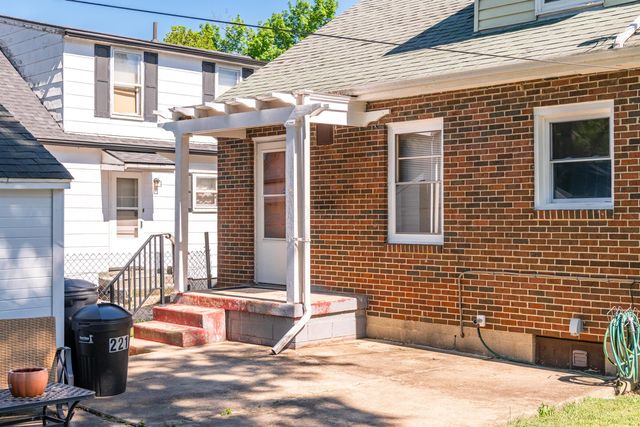 221 W Parkwood Avenue, Springfield, OH 45506