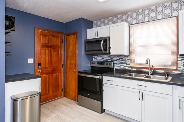 221 W Parkwood Avenue, Springfield, OH 45506