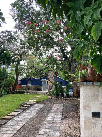 824 35th Street, West Palm Beach, FL 33407