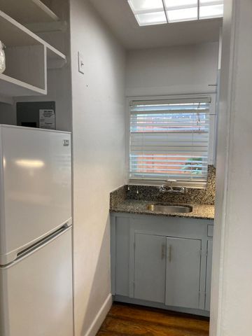 824 35th Street, West Palm Beach, FL 33407