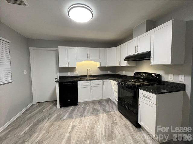 2815 Ravencroft Drive, Charlotte, NC 28208