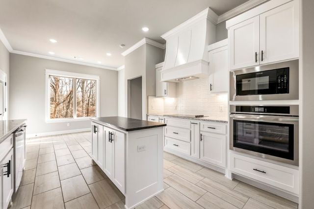 16 Smart Lane, Bella Vista, AR 72715