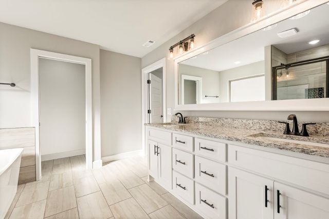 16 Smart Lane, Bella Vista, AR 72715