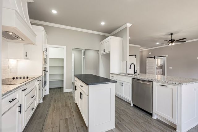 16 Smart Lane, Bella Vista, AR 72715