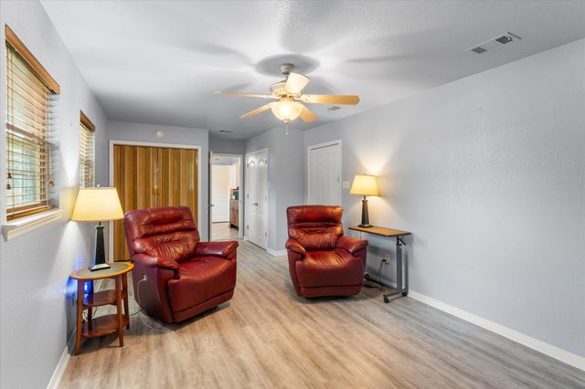 424 Lagoon Drive, Gun Barrel City, TX 75156