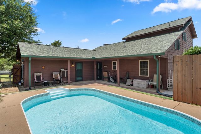 424 Lagoon Drive, Gun Barrel City, TX 75156