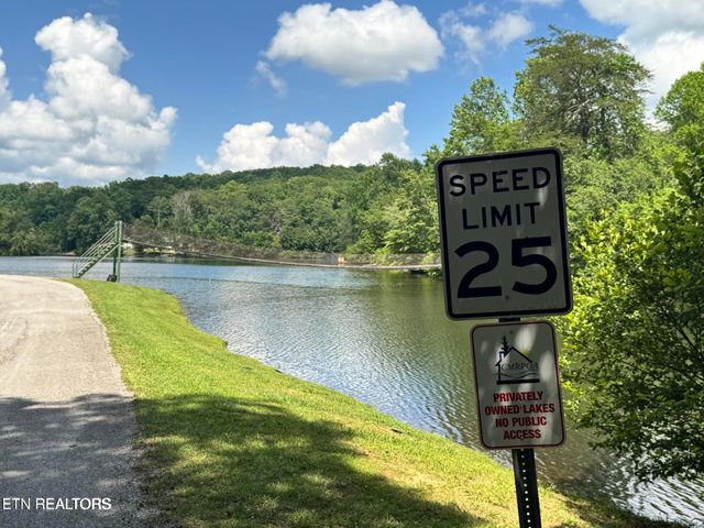 400 David Crockett Rd, Crossville, TN 38572