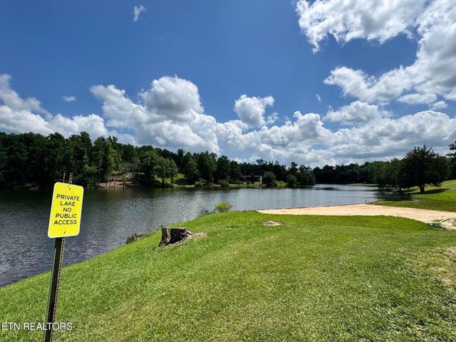 400 David Crockett Rd, Crossville, TN 38572