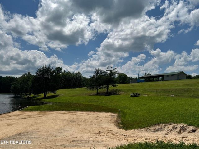 400 David Crockett Rd, Crossville, TN 38572