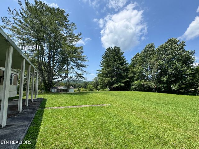 400 David Crockett Rd, Crossville, TN 38572