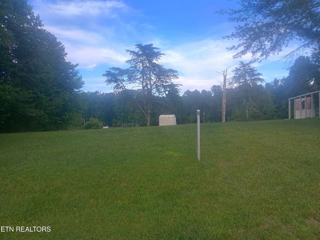 400 David Crockett Rd, Crossville, TN 38572