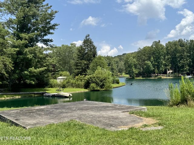 400 David Crockett Rd, Crossville, TN 38572