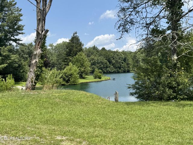 400 David Crockett Rd, Crossville, TN 38572