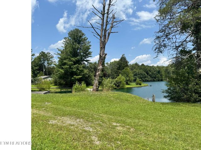 400 David Crockett Rd, Crossville, TN 38572