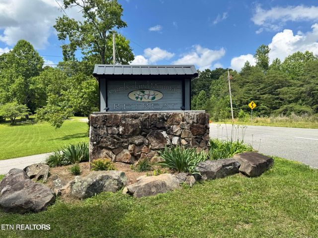 400 David Crockett Rd, Crossville, TN 38572