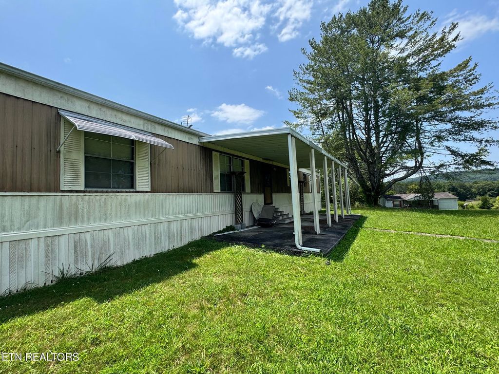 400 David Crockett Rd, Crossville, TN 38572