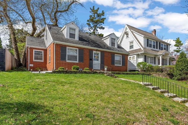 2253 Meadowbrook Drive SE, Cedar Rapids, IA 52403
