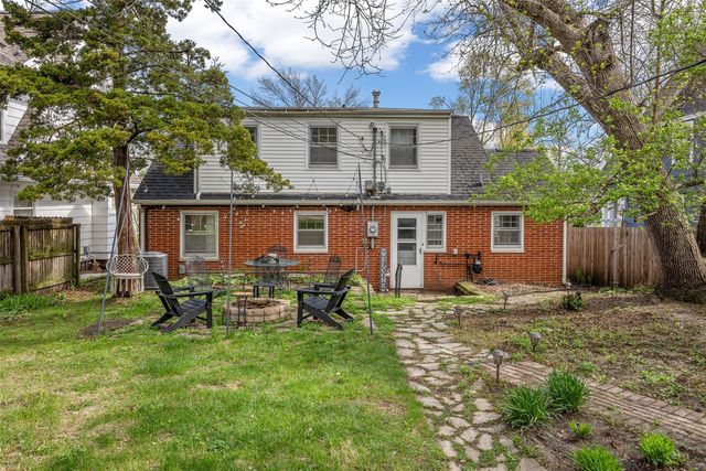 2253 Meadowbrook Drive SE, Cedar Rapids, IA 52403