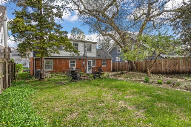 2253 Meadowbrook Drive SE, Cedar Rapids, IA 52403