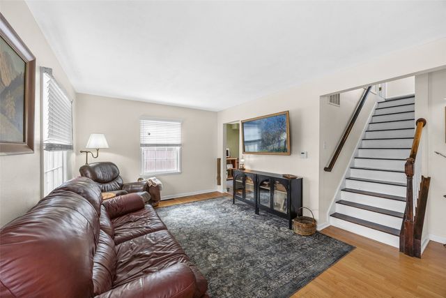 2253 Meadowbrook Drive SE, Cedar Rapids, IA 52403