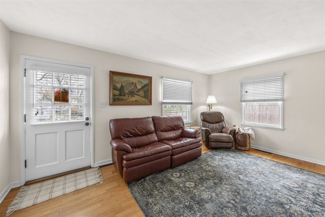 2253 Meadowbrook Drive SE, Cedar Rapids, IA 52403