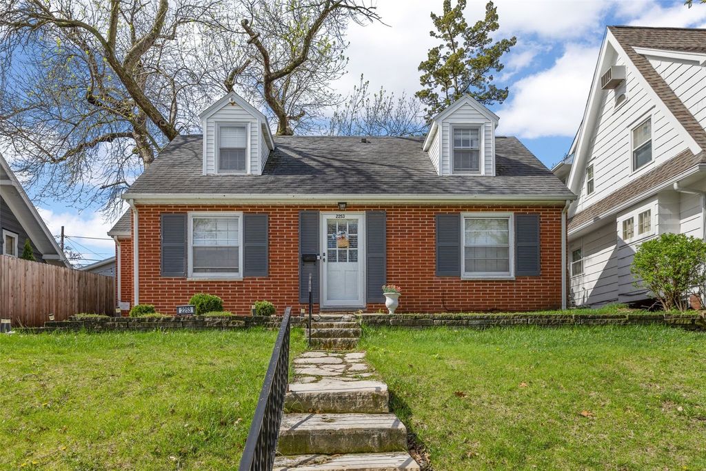 2253 Meadowbrook Drive SE, Cedar Rapids, IA 52403