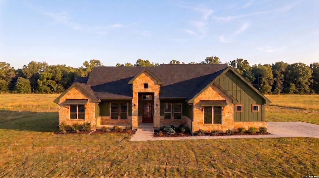 120 Pioneer, La Vernia, TX 78121