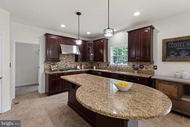 328 WAGON WHEEL LN, Hockessin, DE 19707