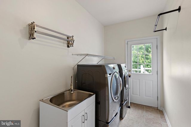 328 WAGON WHEEL LN, Hockessin, DE 19707
