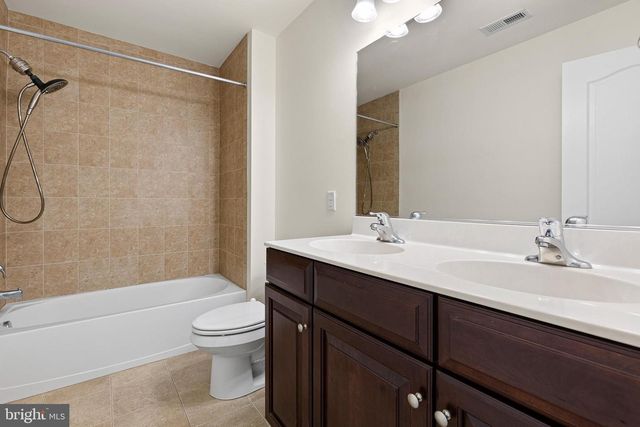 328 WAGON WHEEL LN, Hockessin, DE 19707