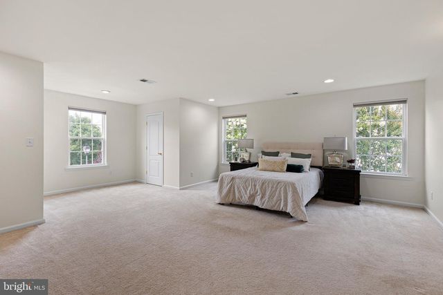 328 WAGON WHEEL LN, Hockessin, DE 19707