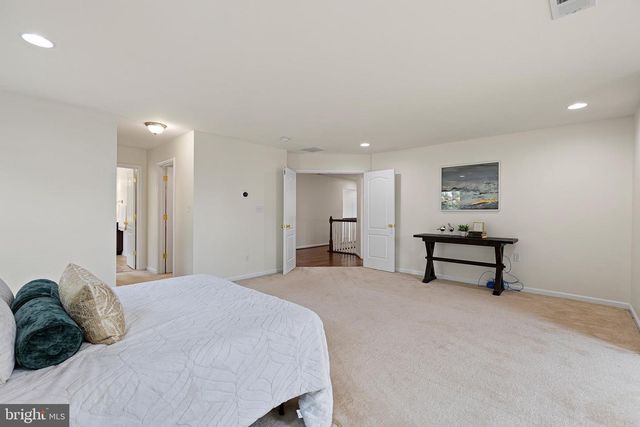 328 WAGON WHEEL LN, Hockessin, DE 19707