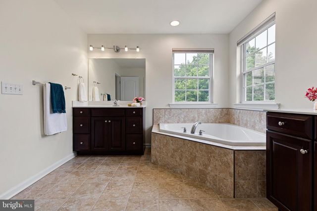 328 WAGON WHEEL LN, Hockessin, DE 19707