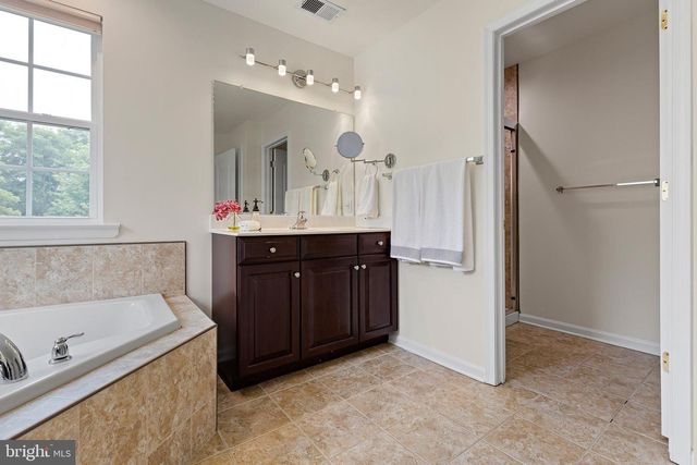 328 WAGON WHEEL LN, Hockessin, DE 19707
