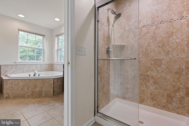 328 WAGON WHEEL LN, Hockessin, DE 19707