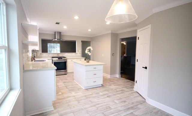 7827 Zilonis Court, Jersey Village, TX 77040